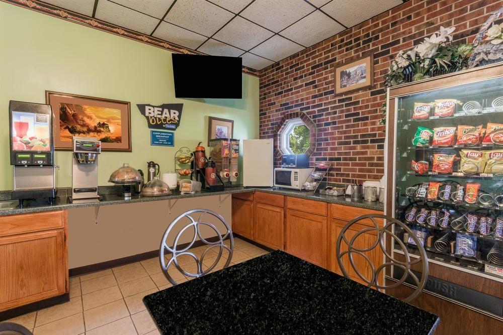 Travelodge By Wyndham Airport Platte City Екстер'єр фото