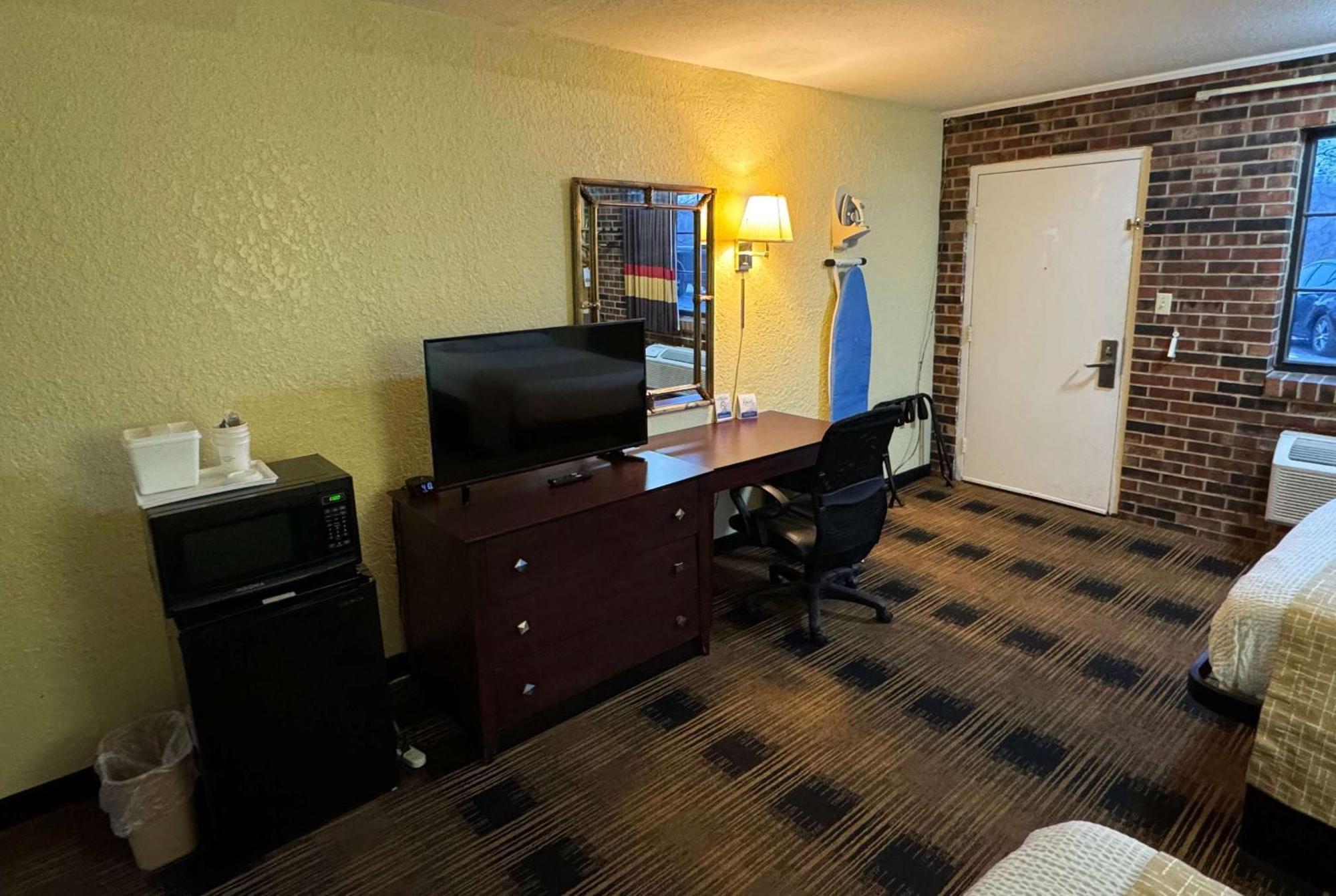 Travelodge By Wyndham Airport Platte City Екстер'єр фото