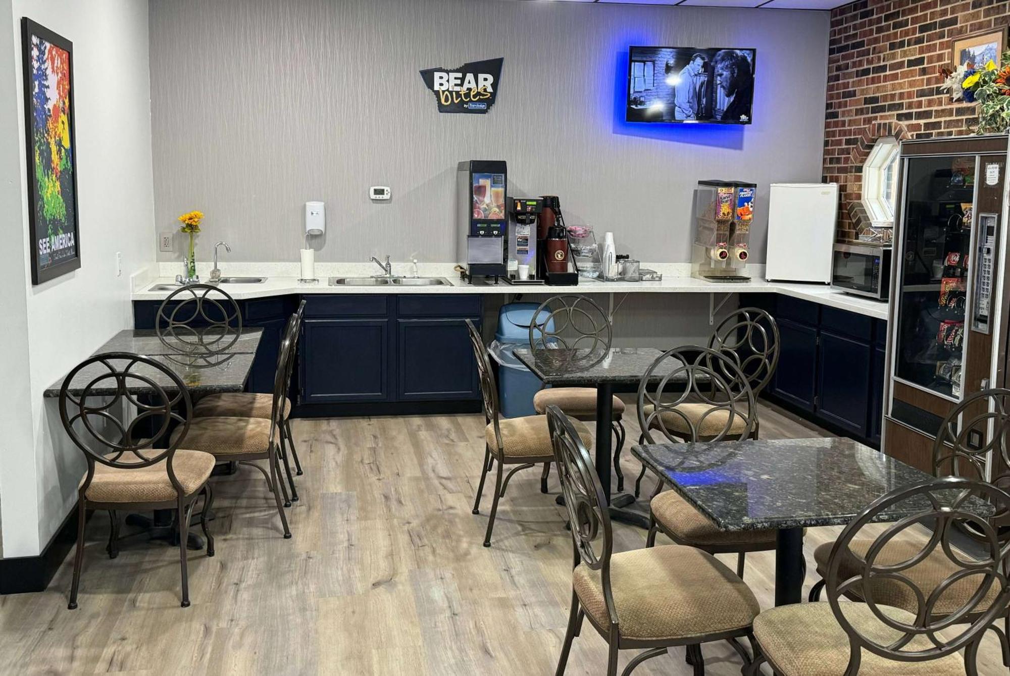 Travelodge By Wyndham Airport Platte City Екстер'єр фото